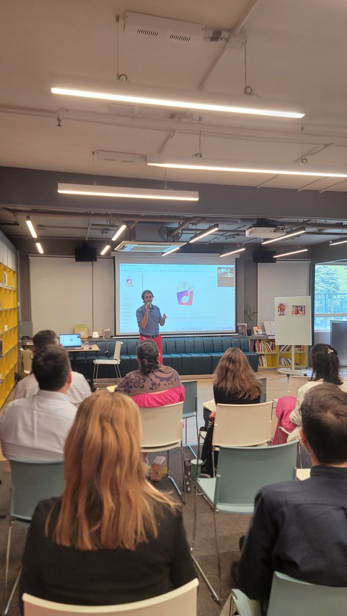 w2YDAvid's tweet photo. Visite et formation de #AdrienPayet #fle @afhongkong https://t.co/0RMKRxqL66