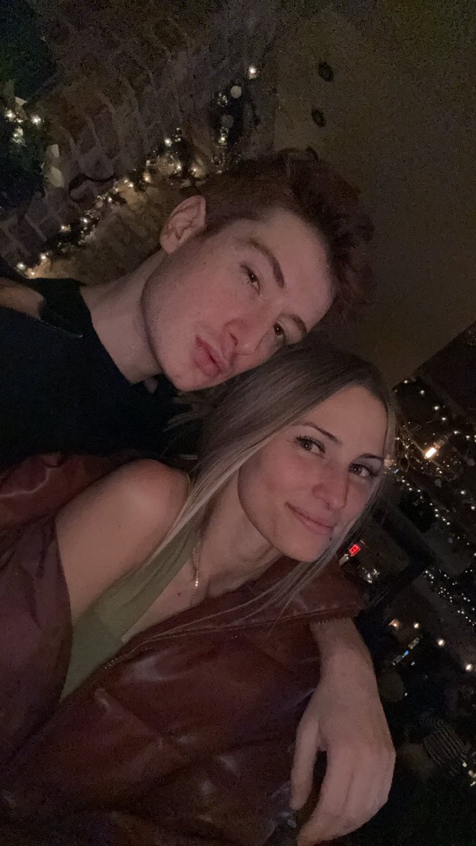 dashkatz's tweet photo. FINALLY REUNITED WITH MY RIDE OR DIE FINAL 2 @hashtagfiggy #TeamDiggy babyyyy #SquidGameTheChallenge 🦑❤️💋 https://t.co/gygDA3SwoS