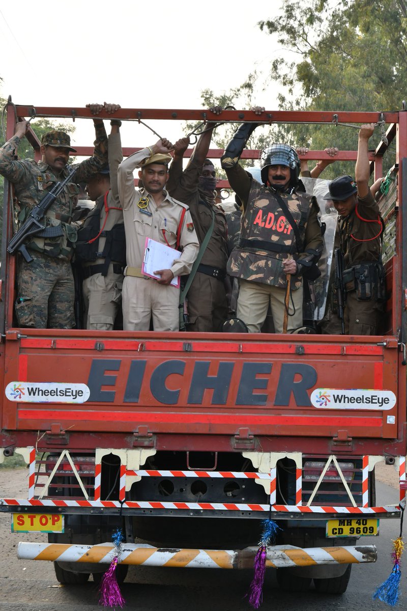 ADGP_Shahdol's tweet photo. Shoulder to shoulder Dutywith brave CAPF and DEF.A crisis management was explained. In compliance of SVEEP programme of Hon'ble ECI.Area domination.
#Dinesh_IPS #Elections2023 
#motivational 
#best_practices 
@CEOMPElections @spanuppur1 @shahdol_police @Umaria_SP 
@MPPoliceDeptt https://t.co/TMBLjxgVP4
