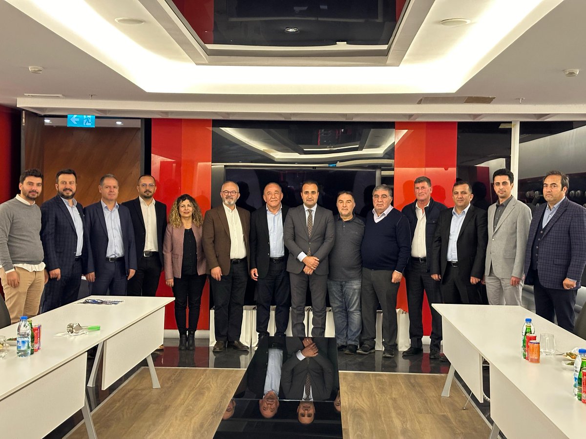 torbalito's tweet photo. Torbalı ekonomisine yön veren, iş ve sanayi dünyasının duayen isimlerinden oluşan odamız Yüksek İstişare Kurulu, değerli üyemiz Rafet Ekmekçioğlu ev sahipliğinde bir araya geldi. https://t.co/GRzkTcDdVB