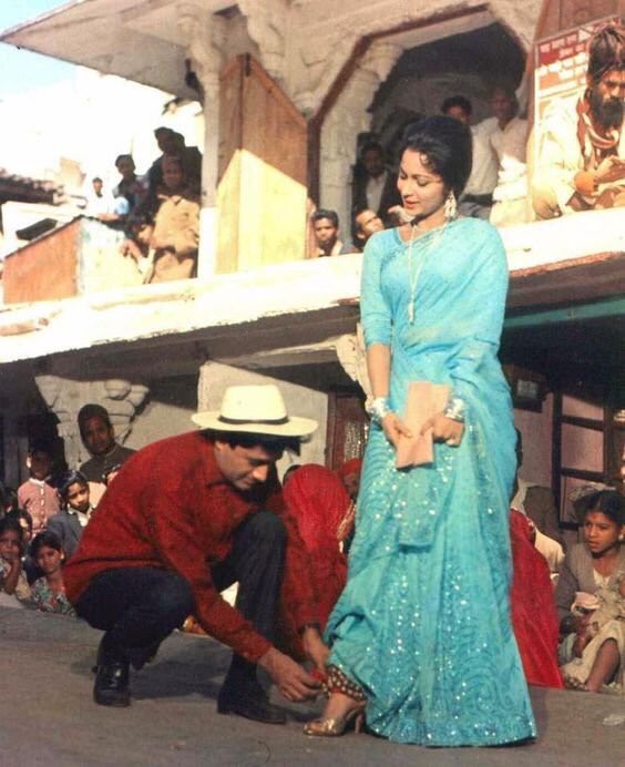 FilmHistoryPic's tweet photo. GUIDE released on 6 Dec 1965

Vijay Anand’s classic based on RK Narayan’s novel. https://t.co/DRPKLmjwn5