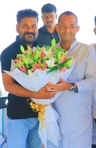 NadeemjavedINC's tweet photo. .@INCTelangana अध्यक्ष श्री @revanth_anumula जी को @INCIndia शीर्ष नेतृत्व द्वारा भावी मुख्यमंत्री घोषित किए जाने पर हार्दिक शुभकामनाएं और बधाई।

हमें पूर्ण विश्वास है कि आपके नेतृत्व में तेलंगाना चौतरफा विकास करेगा। साथ ही, एक पृथक राज्य गठन के लिए उसके जो लक्ष्य थे, उन्हें भी ज़रूर हासिल करेगा।

समस्त तेलंगाना वासियों को बहुत- बहुत बधाई।