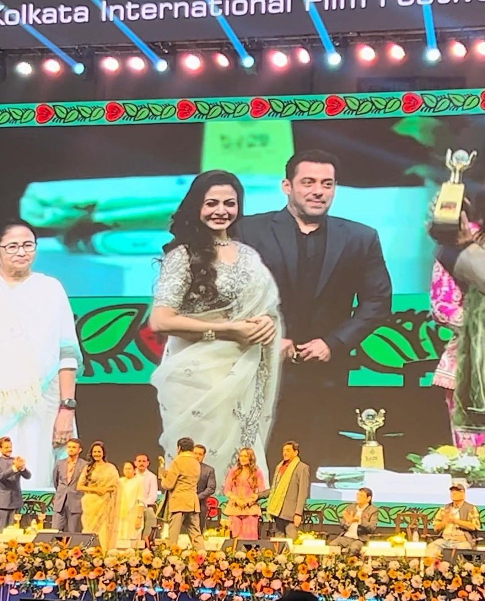 Two beautiful girls and a superstar 🔥 #SalmanKhan
The most loved & respected🫶
Tiger is in the city #KIFF2023