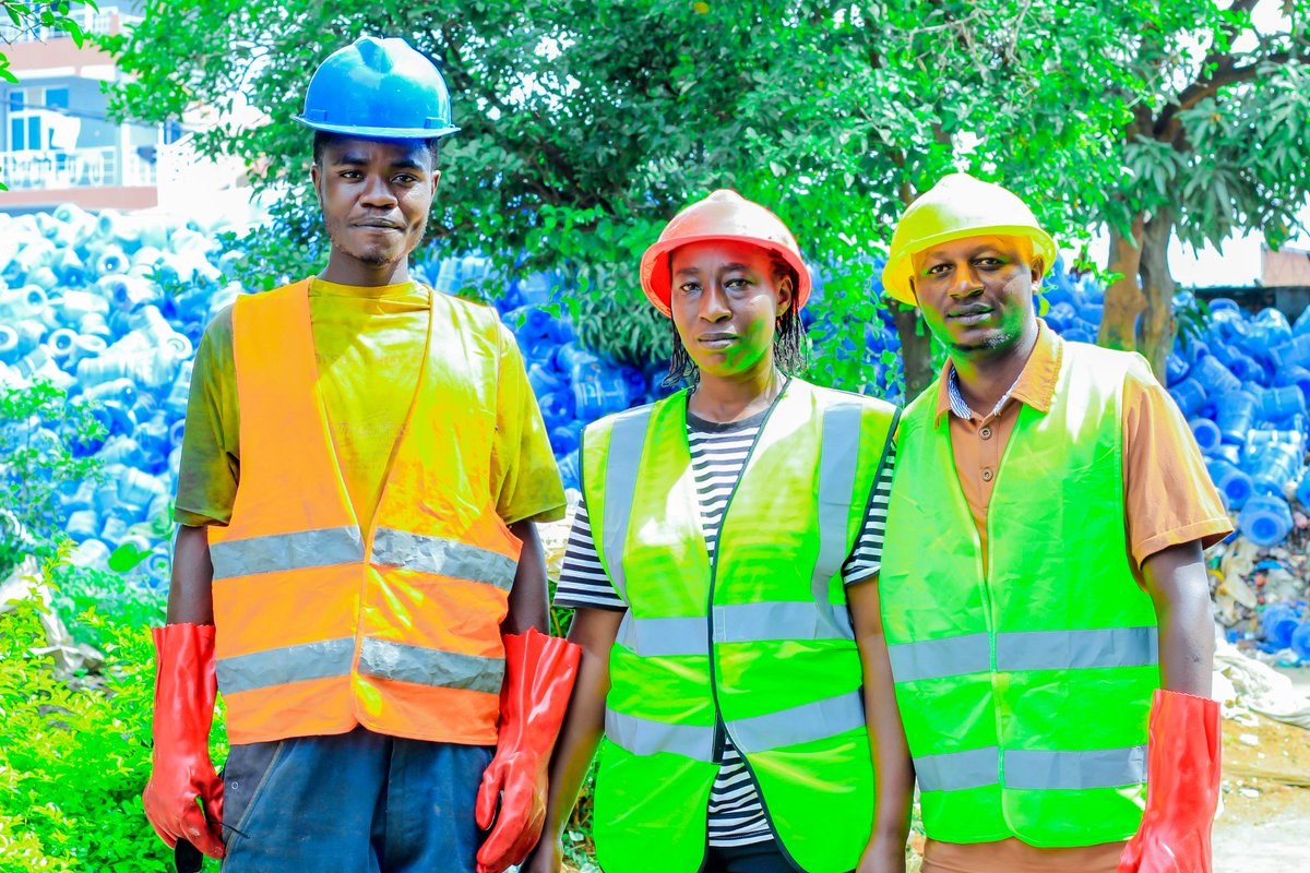 AgasakaPlastic's tweet photo. PROTEGER TOUT L'ENVIRONNEMENT EN RECYCLANT !!!

#abatwip #Bujumbura #Burundi 🇧🇮 #agasakaplastic https://t.co/JtSzrl06JK