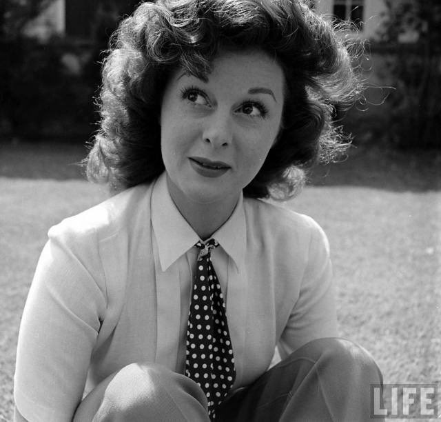 #SusanHayward being so cute in a tie , with Polka Dots no less.