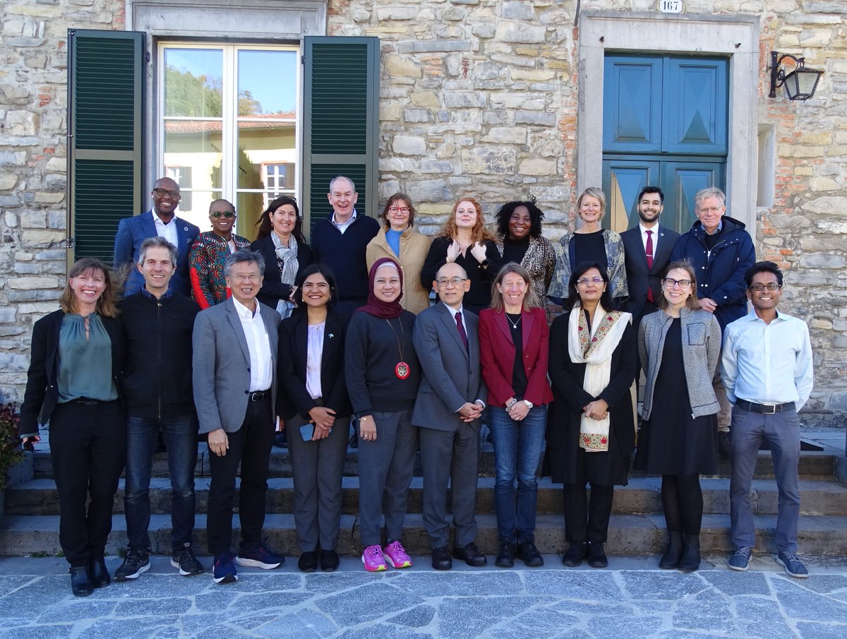 SaniaNishtar's tweet photo. 20 senior decision makers and influencers with extensive engagement in the Universal Health Coverage movement convened in person at the Rockefeller Foundation’s Bellagio Centre in Italy. The aim of the convening was to ensure that we keep UHC high on the agenda. Two months following the UN High-level meeting on Universal Health Coverage a closed-door retreat was a timely opportunity for frank discussions, stocktaking, and forward planning to develop a more strategic approach on how to leverage and engage the broader UHC movement mid-point to the SDGs. I helped to bring the developing country perspective to the table, the reality of mixed health systems and the imperative of reform.