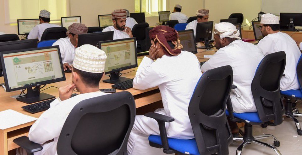 4ikzr's tweet photo. يعاني المجتمع برمته من آثار عملية التسريح من العمل في القطاع الخاص و تأثر أسر عمانية كبيرة من قرارات التسريح فهل يعقل ان يكون هناك مسرحين من القطاع العام  ؟!!
ثقتنا في حكومتنا كبيرة في #تثبيت_موظفي_ساهم https://t.co/ylVKvNaXfU