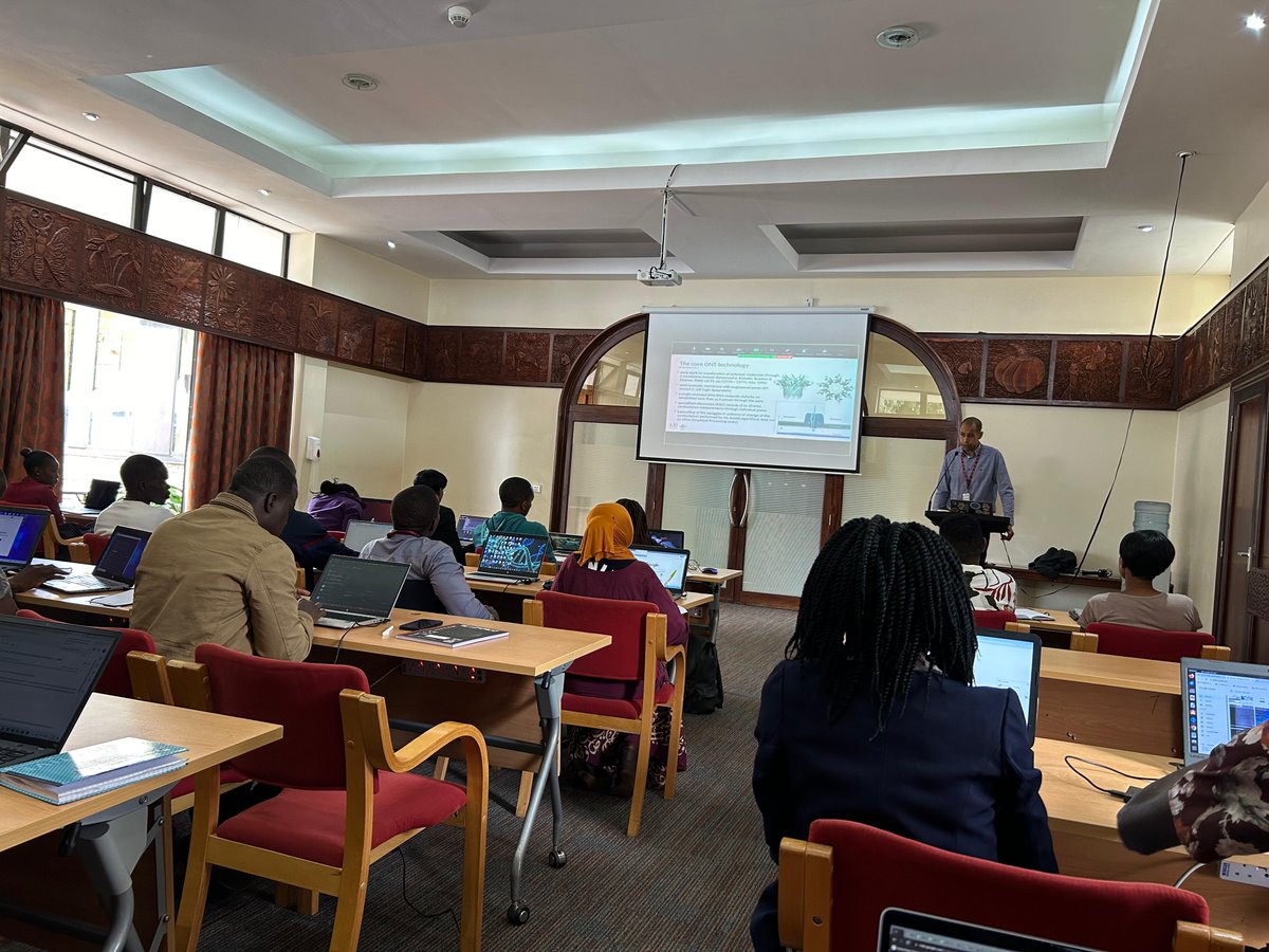 DAISEA_AfricaBP's tweet photo. Day 3, Nairobi, Kenya: Oxford Nanopore data analysis practical session with Jean-Baka Domelevo Entfellner at @ILRI  during the African BioGenome Project Open Institute East and Central Africa Regional Workshop 2023. Several African scientists commence their training. https://t.co/tFwTUrSQcj