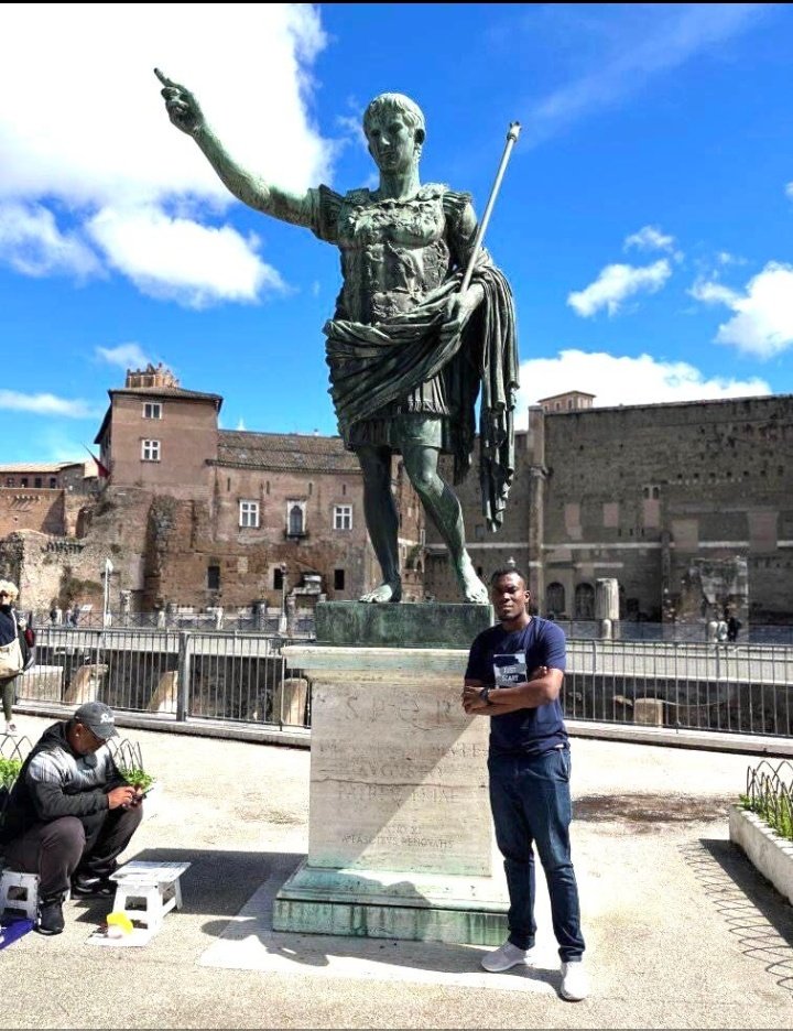 InamLouis's tweet image. I wish my brother a very happy birthday! May you continue to shine like a star, bringing light into the lives of those around you.