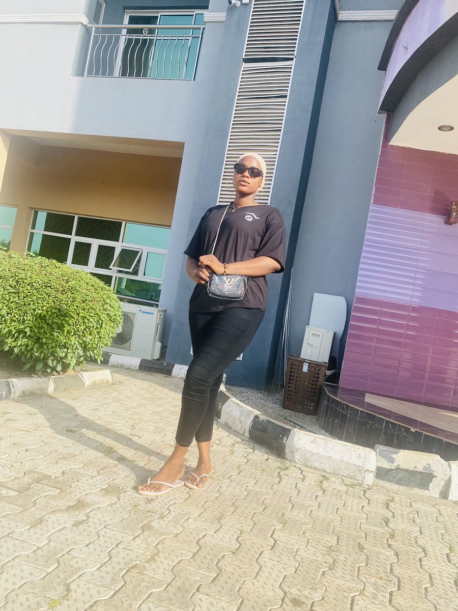 arik_queen's tweet photo. Wednesday 😍 https://t.co/UmaJw4fKZr