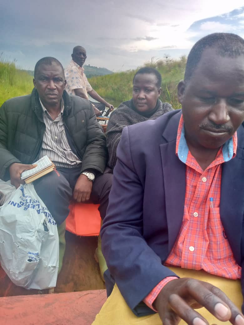 Ssazabusiro's tweet photo. Sebwana n'Omulezi boolekede Busi okutuuza omwami ow'omuluka Mutuba l
@BugandaOfficial 
@JosephKawuki_ https://t.co/4uSA1CO2ar
