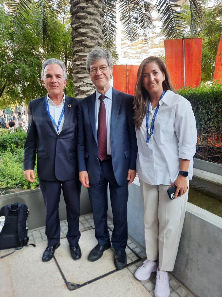 miguelrcabanas's tweet photo. Gran conversación c/ Prof. Jeffrey Sachs, líder @UNSDSN en #COP28Dubai. @UNSDSN presentará propuestas para maximizar resultados #CumbreFuturo 🇺🇳 2024, muy importante para jóvenes todo 🌎@paolavisconti @jpmurra @inesaenz @cmvillarreal1 https://t.co/2dbK5oQb4Z