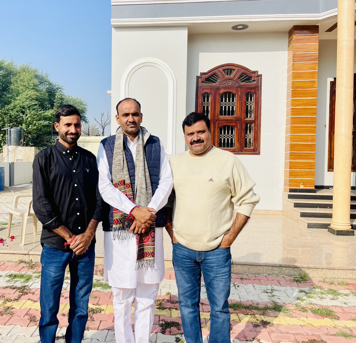 AshokkasanaIyc's tweet photo. खानपुर बकानी विधानसभा से नव निर्वाचित विधायक सुरेश गुर्जर जी का आज चाचा जी देव कसाना के घर पर हार्दिक अभिनंदन व स्वागत किया बधाई एवं शुभकामनाएँ ❤️‍🩹🙏 
@SachinPilot  @Sureshgurjar073  @DevKasanaInc  @AnilChopra_ @AbhimanyuP00NIA https://t.co/P60iD4kabZ
