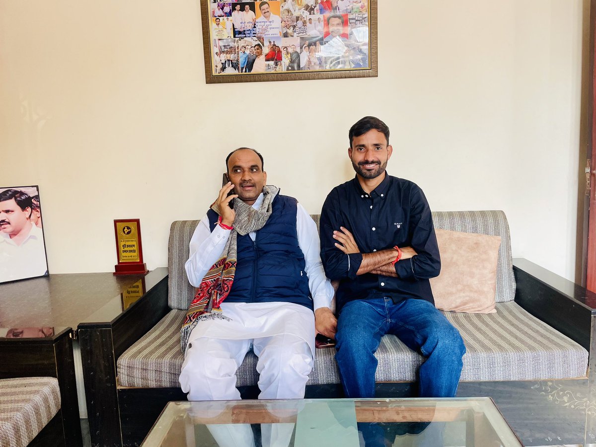 AshokkasanaIyc's tweet photo. खानपुर बकानी विधानसभा से नव निर्वाचित विधायक सुरेश गुर्जर जी का आज चाचा जी देव कसाना के घर पर हार्दिक अभिनंदन व स्वागत किया बधाई एवं शुभकामनाएँ ❤️‍🩹🙏 
@SachinPilot  @Sureshgurjar073  @DevKasanaInc  @AnilChopra_ @AbhimanyuP00NIA https://t.co/P60iD4kabZ
