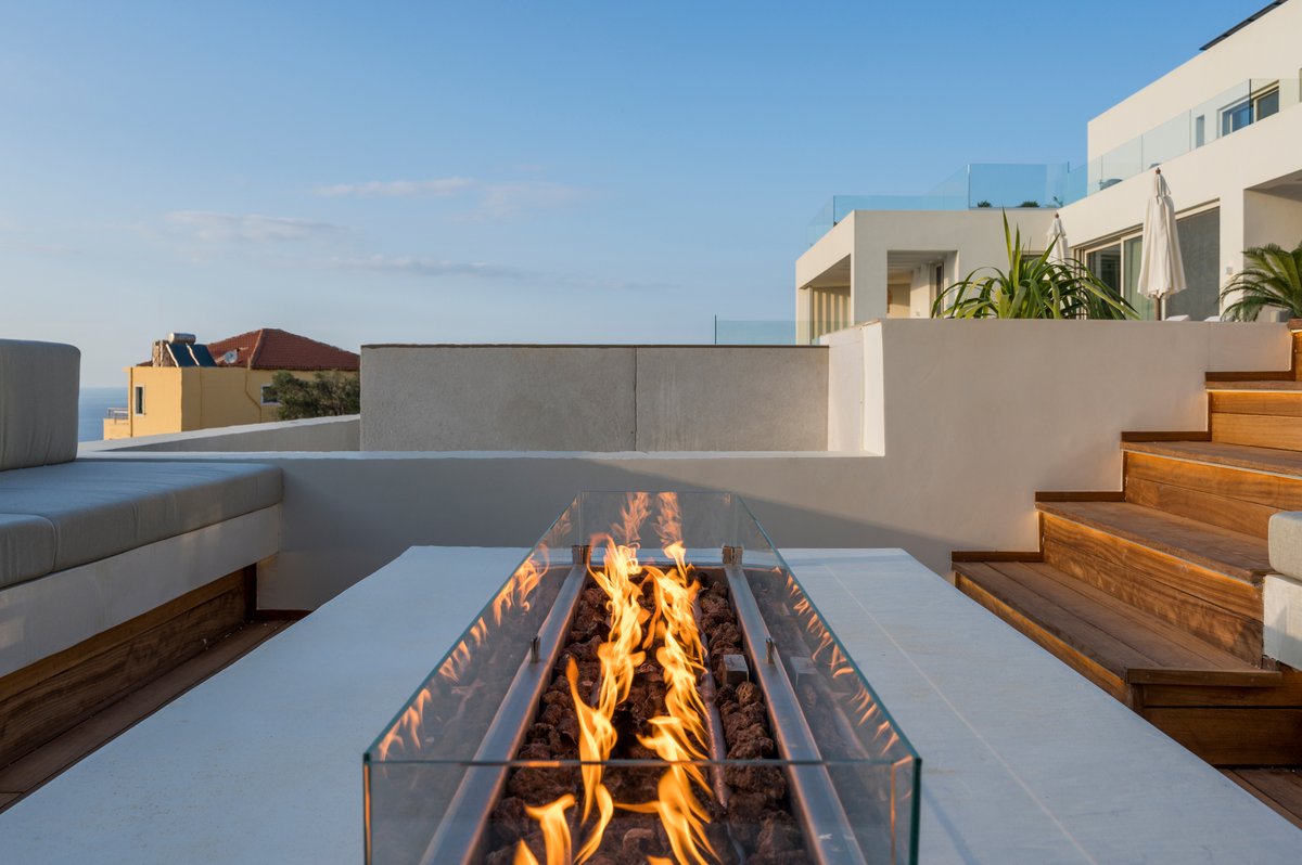 EliteGreekVilla's tweet photo. Welcome to Villa Thyrsus in Chania – where luxury meets breathtaking views! This stunning 5-bedroom, 3-story villa offers 350 m2 of indoor living space, accommodating up to 10 guests. 

#luxuryvillas #vacationrentals #luxurytravel #TravelGoals https://t.co/uF9zP3CzAx