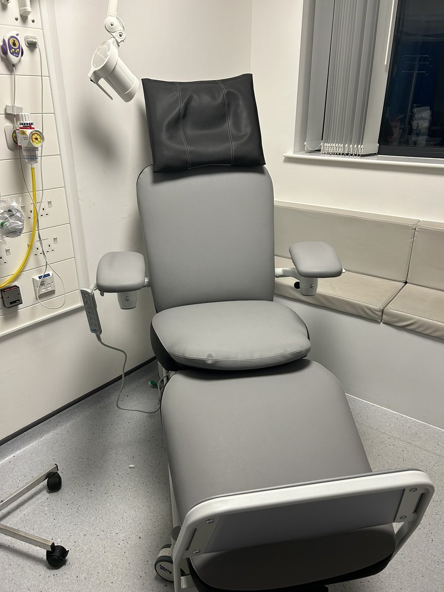 BHOCDayUnit's tweet photo. Thank you to Friends of BHOC for these amazing chairs for our TYA day unit @uhbwbhoc @uhbwNHS https://t.co/psprMdMHfg
