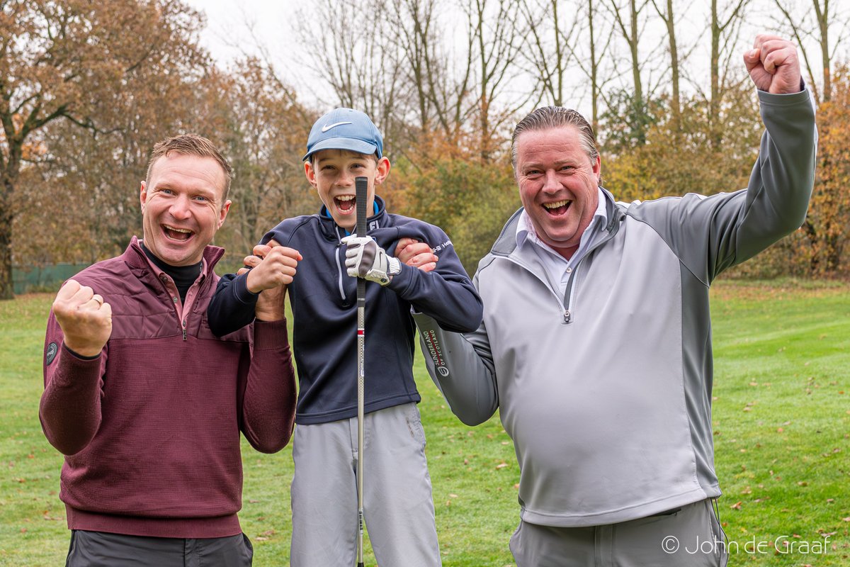 passie4golf's tweet photo. https://t.co/Mj3zyR7rDK: ,,Mijn vader is mijn caddie en helpt mij met oplijnen. Wist je dat ik vernoemd ben naar Tiger Woods? Hij heeft als tweede naam Eldrick.''😍⛳️🎉💪💪
Lees hun mooie verhaal op 👉https://t.co/Mj3zyR7rDK https://t.co/J61H0cUbOU