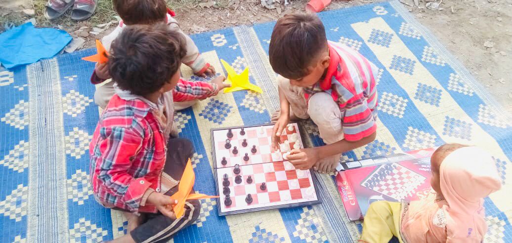 plf_pk's tweet photo. On December 5, 2023, we had an exciting session in the Main Meer community. The "Kitab Gari" team explored the community, and Yasin narrated a story called "Sundari Dragon". We also had an arts and crafts session where we made bird origami. 

#KitaabGari #Lahore #SeekhoAurSeekhao https://t.co/uj6t3GdC5Z