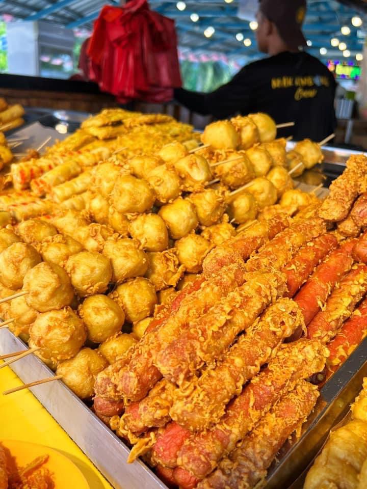 Makkimbong's tweet photo. Menu petang yang korang boleh nikmati pada waktu petang adalah bahagian cucur campur &amp; cendol pandan gula melaka kami ! Sambil santai amik angin petang. 😍

Boleh datang sebelum pukul 5 petang okay ! ❤️ https://t.co/IDuF242MI1