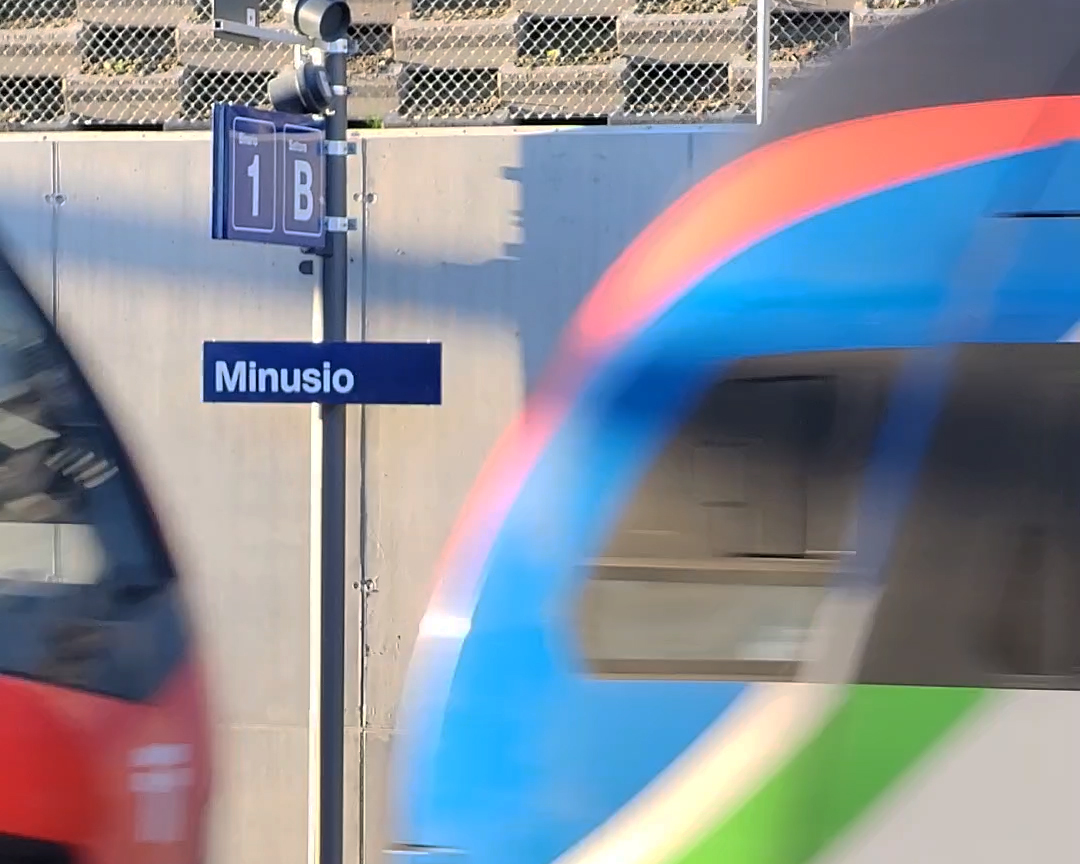 georggmuer's tweet photo. Viva il #treno 🚆
viva il #Ticino 🌞
#Minusio ha la sua nuova 🚉 #fermata #FFS #TiLo
RE80 #Locarno ‒ Lugano ‒ Chiasso ‒ #Milano
#Ticinolive #TicinoMoments #trasportopubblico #Locarnese #LagoMaggiore #Moments2023 #ÖVlive #GGMlive #ThePhotoHour #railways
https://t.co/5VL1hJSqgW https://t.co/g07HvKPIsU