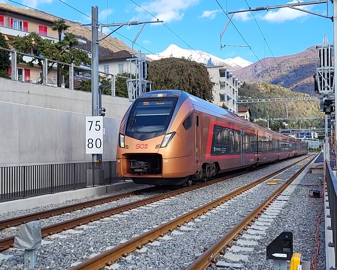 georggmuer's tweet photo. Viva il #treno 🚆
viva il #Ticino 🌞
#Minusio ha la sua nuova 🚉 #fermata #FFS #TiLo
RE80 #Locarno ‒ Lugano ‒ Chiasso ‒ #Milano
#Ticinolive #TicinoMoments #trasportopubblico #Locarnese #LagoMaggiore #Moments2023 #ÖVlive #GGMlive #ThePhotoHour #railways
https://t.co/5VL1hJSqgW https://t.co/g07HvKPIsU