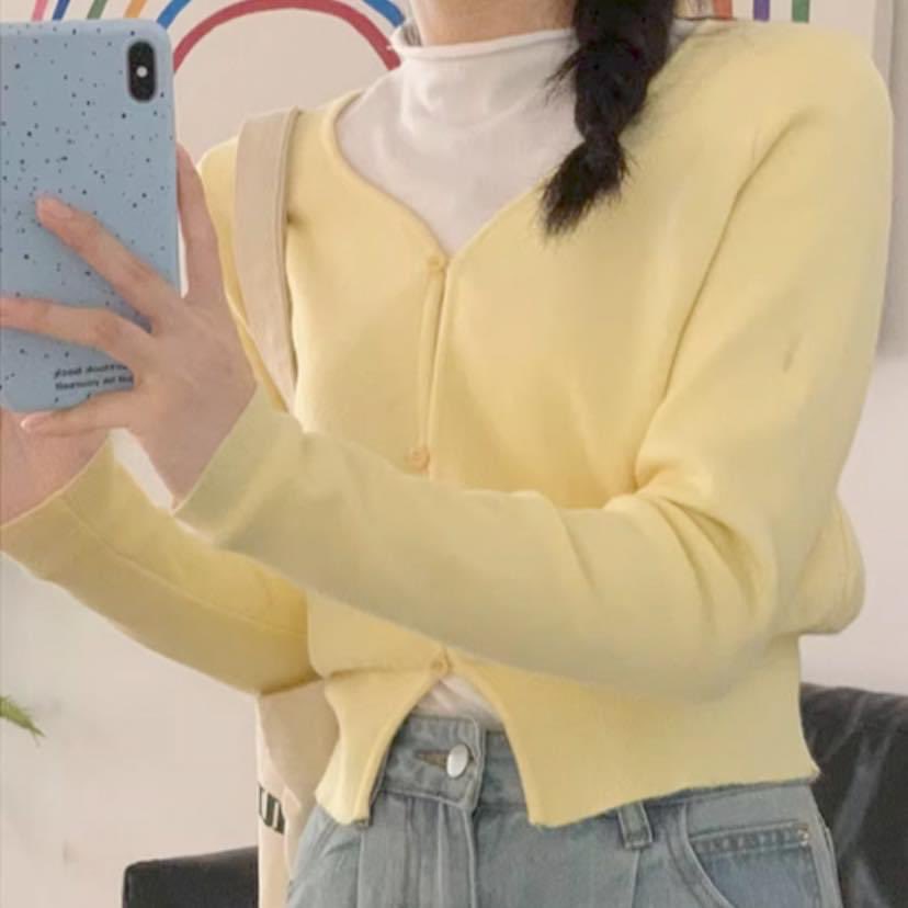 samnakpaiya's tweet photo. 〰️💛เสื้อคาร์ดิแกนผ้าถัก สีเหลืองพาสเทล ใส่สบาย แมชท์ได้หลายลุค ผ้านิ่ม น่ามีติดตู้สุดๆ✨ https://t.co/UveQ4A2J6N