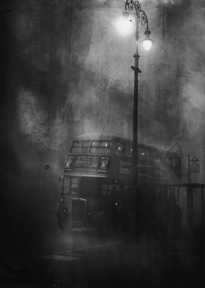 Fleet Street in heavy smog, 6th December 1952.