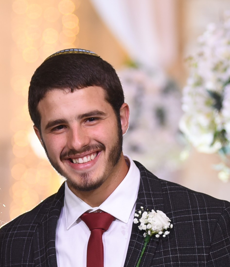 EliramE's tweet photo. בלב שבור ובעצב שאין לו סוף, התבשרנו אמש על נפילתו של יהונתן מלכה הי"ד, אחיה התאום של גיסתי שירה, בקרב בדרום רצועת עזה.
יהונתן היה אחד מתאומי שלישייה. בחור מתוק וחייכן, אוהב שלום ושוחר טוב, מלא בחסד ושמחת חיים. לוחם שחירף נפשו למען עם ישראל. https://t.co/sg9d1KYCRd