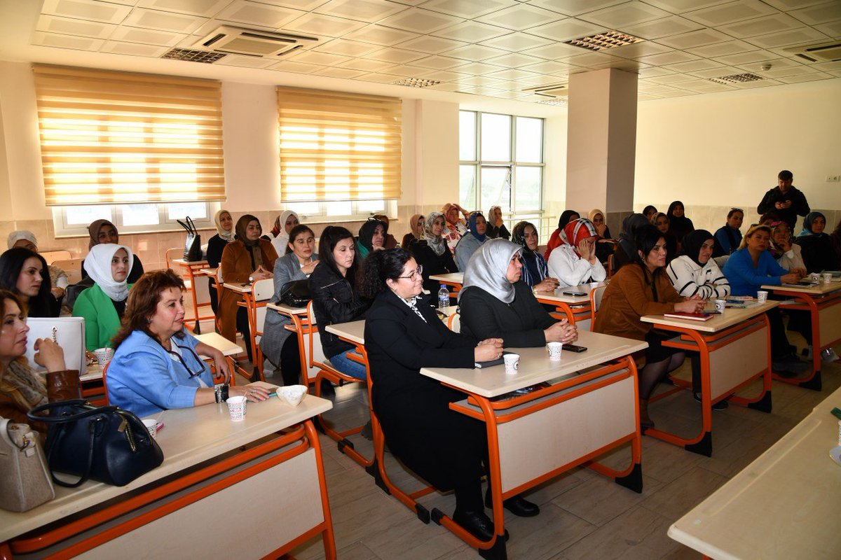 TCDOGAKA's tweet photo. đż@TCDOGAKA Teknik Destek Programı kapsamında, @osmaniyebel tarafından @osmaniyehem80 ve #OBEM'in usta öÄreticilerine, tarihi ve kĂŒltĂŒrel mirasın yeni tasarımlara aktarılmasını hedefleyen đ"Hediyelik ve đTuristik EĆya Tasarım EÄitimi" dĂŒzenlendi.
@TCSanayi @KalkinmaAjansGM https://t.co/ZzNm7C9Vrx