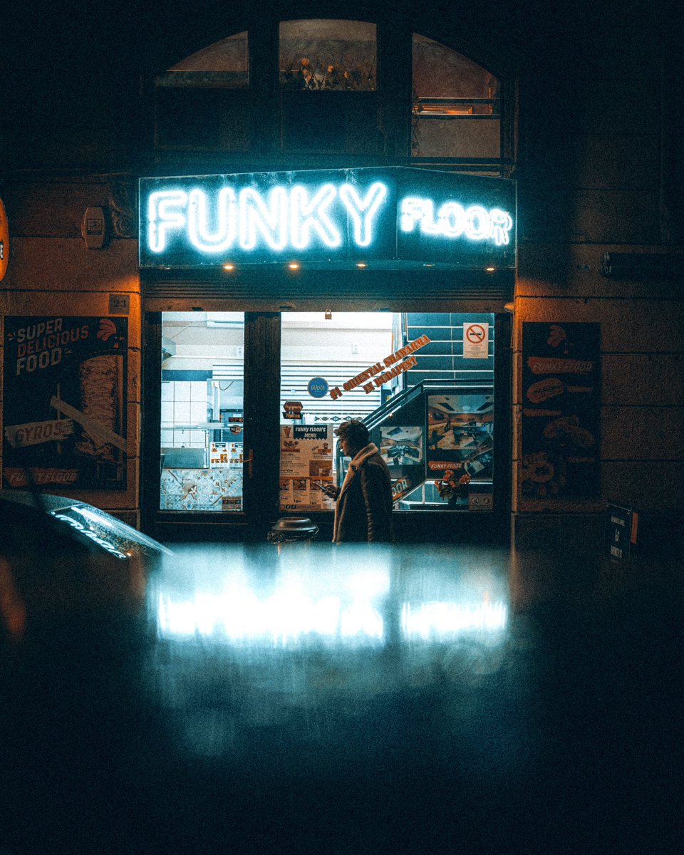 Neon
#NightPhotography #streetphotography