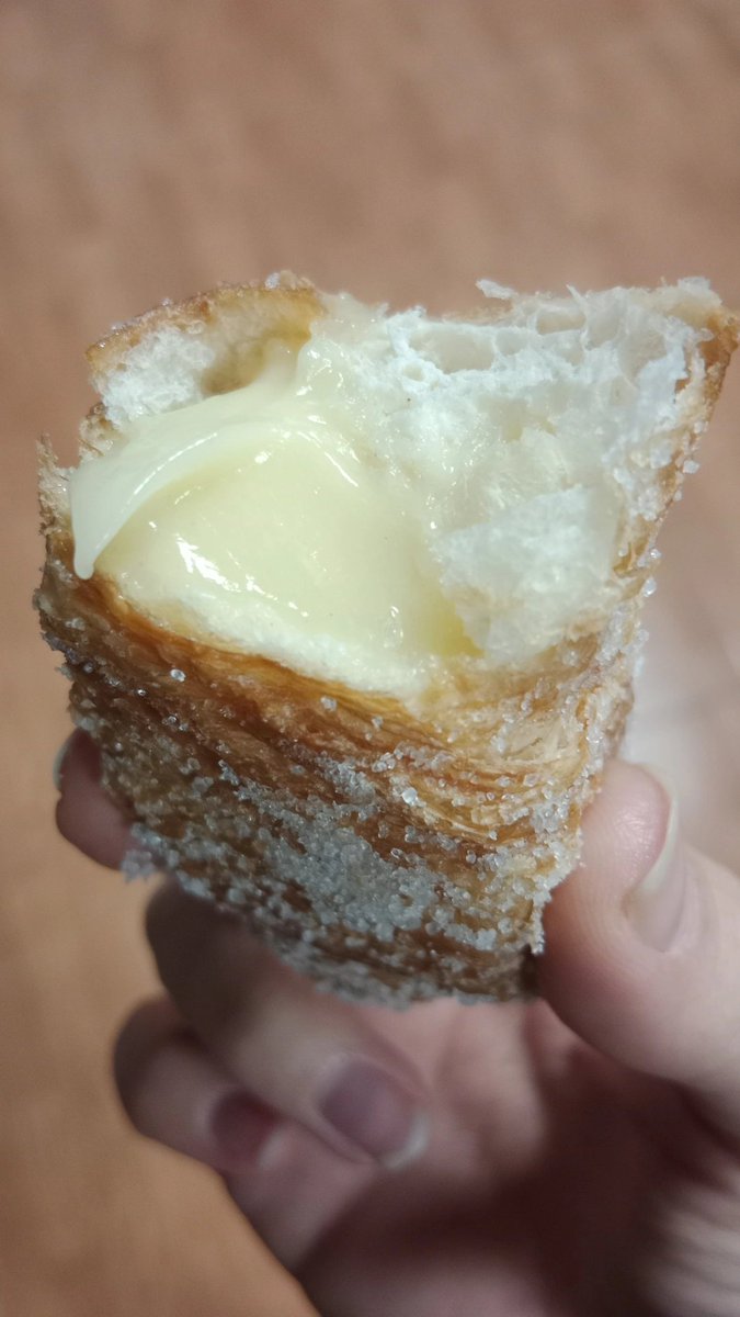 MariaHF_13's tweet photo. *ACTUALIZACIÓN* 

Me han dado un xuxo para desayunar ☺️ La mañana va remontando 😋 https://t.co/vcwsIe4XJi