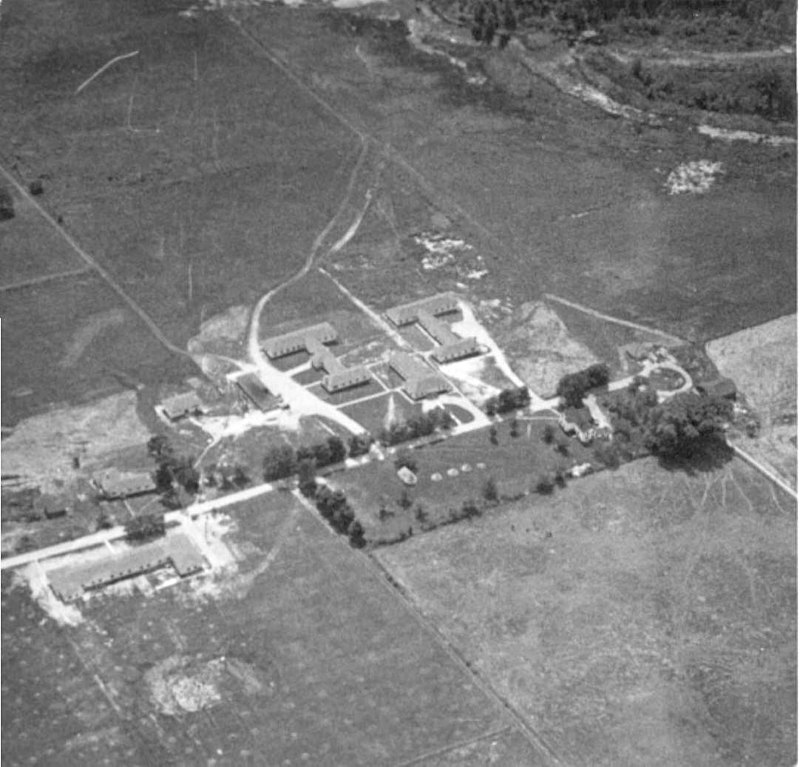 SOEhistory's tweet photo. ๐
พ๐
ฝ ๐๐
ท๐
ธ๐ ๐
ณ๐
ฐ๐
DEC 6, 1941: Camp X was established by SOE. Officially 'Special Training School No. 103', Camp X was a paramilitary installation to train secret agents for clandestine operations #CampX #STS103 #SOE #WW2 1/3
More information: https://t.co/SysUz6MEUn https://t.co/wpyFCcSAtP