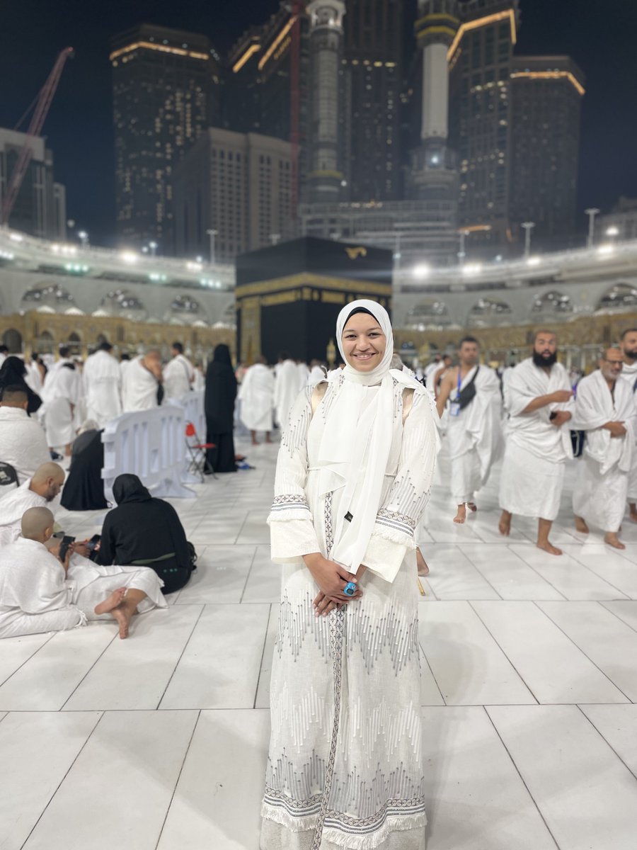 RaniaAdel30's tweet image. الحمد لله الذي أتم عليا نعمته واتممت عمرتي اللهم تقبل الحمد لله الذي استجاب لي ورزقني عمرة في العشرينات من عمري اللهم ارزق كل مشتاق الحمد لله كما ينبغي لوجه جلالك وعظيم سلطانك