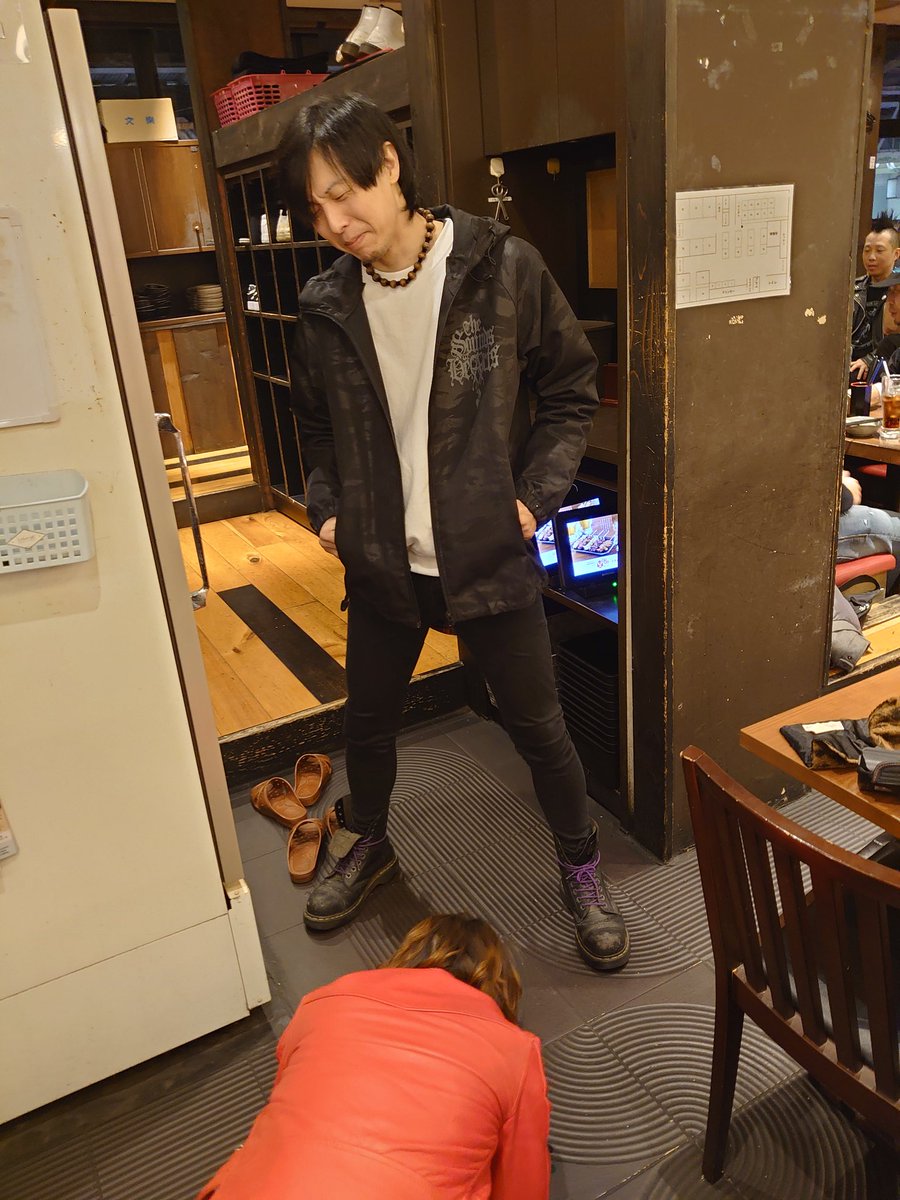 bEERPIGs_2017's tweet image. 週末は有り難い説教が炸裂です!

12/9(土) 柴崎RATHOLE

【第25回　復活！！鎖祭り】

open  18:00
start   18:30
¥2,000（+1Drink）

【バンド】
THE SAMEMUGS（大阪）
CxCxD（茨城）
鎖
bEERPiGs

【DJ】
DJ  x鬼x（百鬼夜行）

#柴崎RATHOLE
#THESAMEMUGS 
#CxCxD  
#鎖
#DJx鬼x百鬼夜行
#bEERPiGs