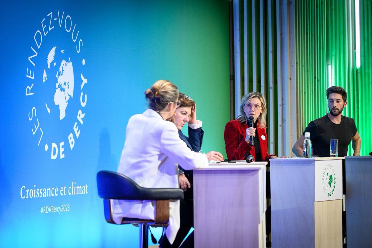 AgnesRunacher's tweet photo. Nous avons besoin de 70 milliards d'euros de plus par an pour la transition écologique : en plus des investissements massifs de l'Etat, nous agissons pour que les acteurs économiques privés apportent les financements complémentaires. #RDVBercy2023 https://t.co/iKFX2tRFP9