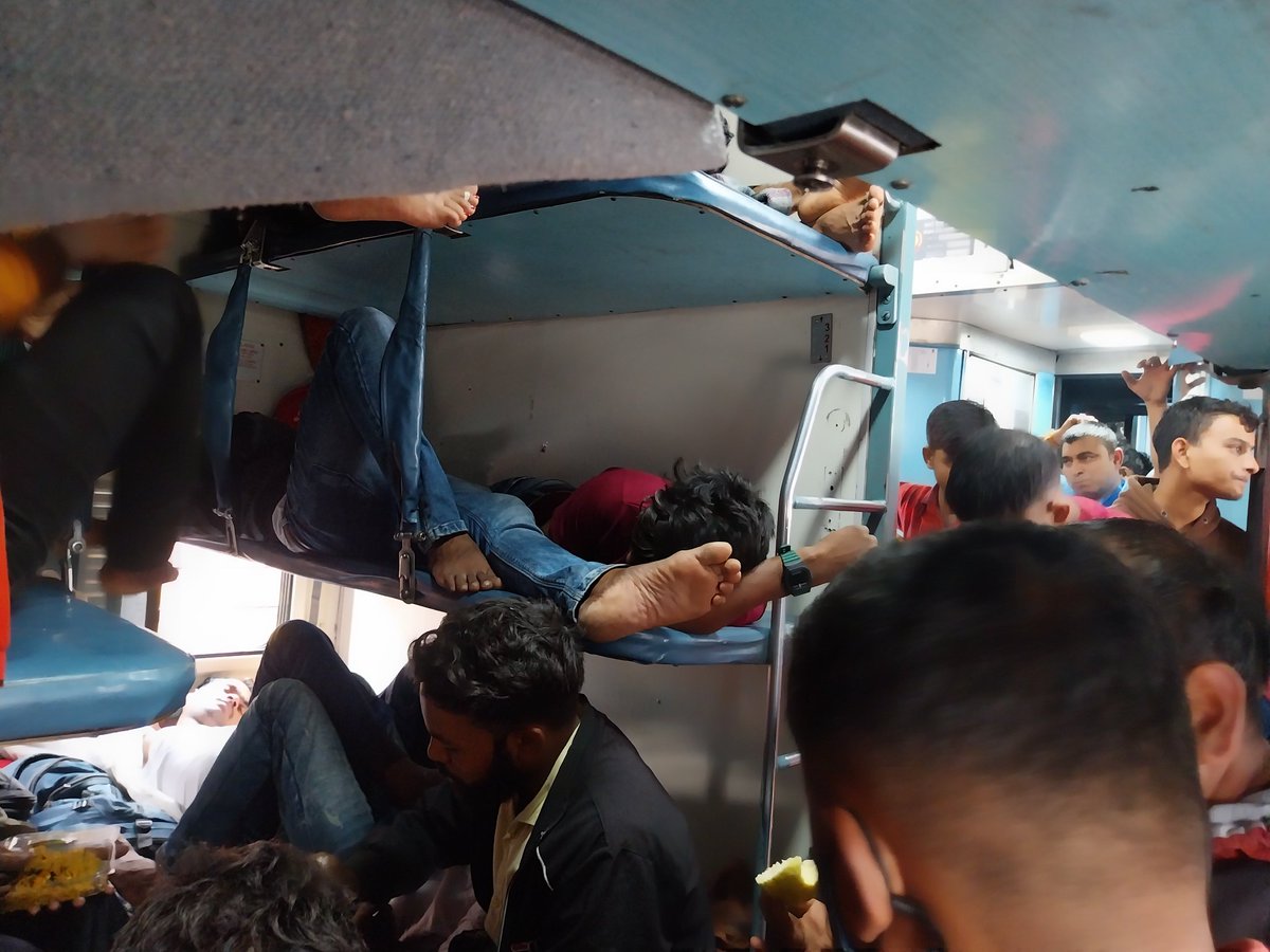i_mohitkumar's tweet photo. Why railway charge so much money if they don't have enough seats to offer. Have reserved seat, still not getting full seat PNR: 2306163978 train no. 12628 there is no regulations to control this. Kindly look into it @RailMinIndia https://t.co/Y4vY5CuhTQ