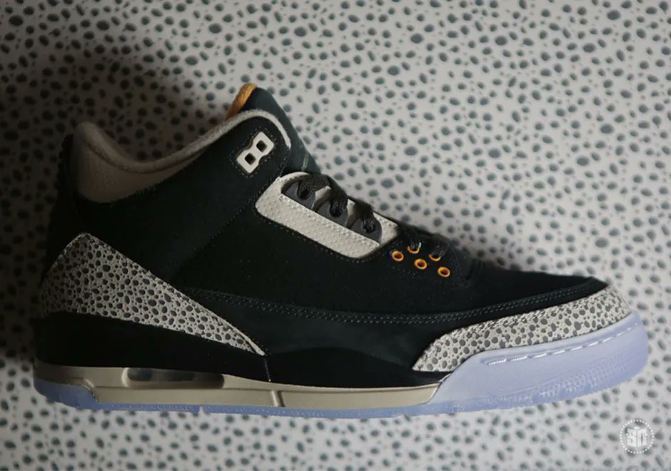 tengusneaker's tweet photo. 【明日発売】
明日は「エアジョーダン3 "オフノワール"」の発売日!
このスニーカー、昔出たatmosコラボに似ている気がするんですがどうでしょう?(画像二枚目)
詳細はこちら
https://t.co/eRTOdr2CHe
#SNKRS #nike #airjordan3 #offnoir #wmns https://t.co/I9AGtryKoQ