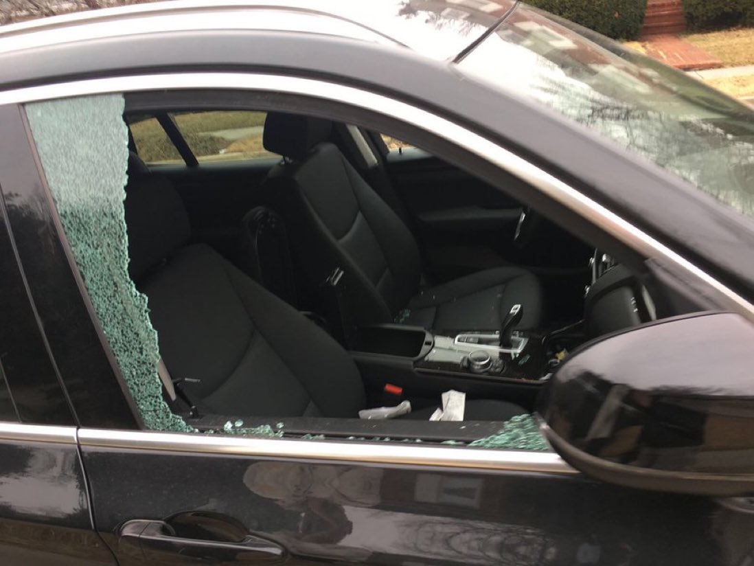 6uhle's tweet photo. guys, please be careful out there. my sister had two Hey Neighbour tickets on the dashboard, and someone broke into her car and left four more. https://t.co/nbHb037AD0