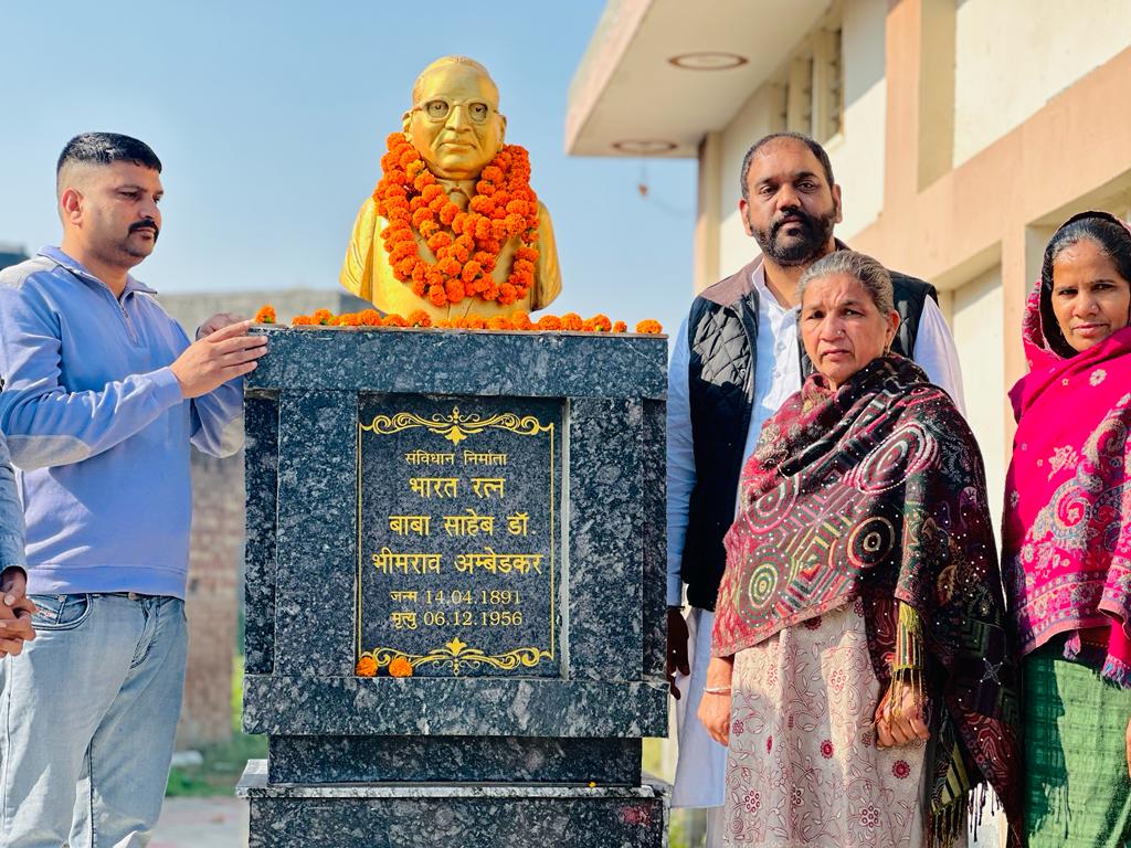 rajschika's tweet photo. भारतीय संविधान के शिल्पी, सामाजिक समरसता व न्याय के प्रणेता, महान समाज सुधारक, भारत रत्न बाबासाहेब #डॉ_भीमराव_अम्बेडकर_जी के महापरिनिर्वाण दिवस पर कोटिश: नमन।
@cmohry @mlkhattar @PMOIndia @cmohry @BJP4Haryana https://t.co/9sMKAKYj70