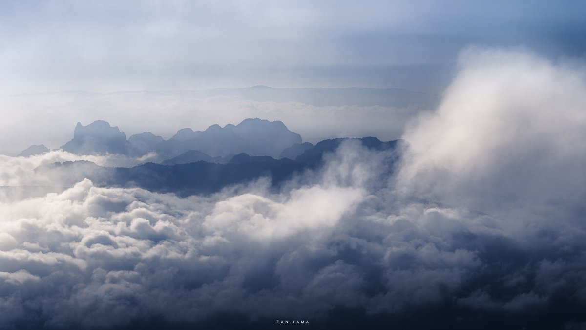 ผมเป็นคนที่เดินขึ้นภูกระดึงมาแล้ว 7 รอบ เดินมาแล้วทุกฤดู ตั้งแต่ปี 2013 มีไปเที่ยวเองบ้าง ไปกิจกรรมกับมหาลัยบ้าง และได้มีโอกาสคลุกคลีกับคนบนนั้น 

อันนี้จะเป็นความเห็นในส่วนของผมเกี่ยวกับการสร้างกระเช้าครับ อยากให้ทุกคนแสดงความเห็นกันด้วยความสุภาพด้วยครับ (มีสรุปที่เทรดสุดท้าย)