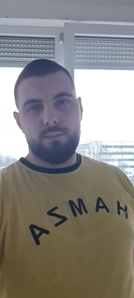 Otiso sad u ovoj majici na gastroskopiju, kad doktor vice fina ti majica i pokazujr mi sliku svoje 4 djece svi u ovoj majici,postrojeni😀