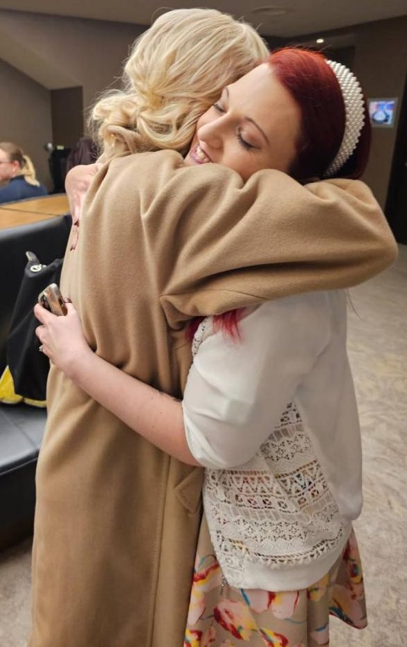 ErinMAkers's tweet photo. There are no words that adequately expresses what it was like at @DiabulimiaHelp’s #DBHcon23. But these pictures do a pretty decent job at expressing the joy we felt at finally feeling a community of people, just like us- right in front of us, in person. #T1DE #Diabulimia #DBHcon https://t.co/rywOZDSUyx