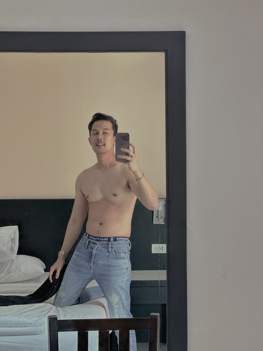 Yo_Kanakorn's tweet photo. พอจะเป็นหมูย่าง เมืองตรังได้ไหมครับ 😂

เจอกัน 1 ทุ่ม งานกาชาดครับ https://t.co/Bb2B0SgYv4