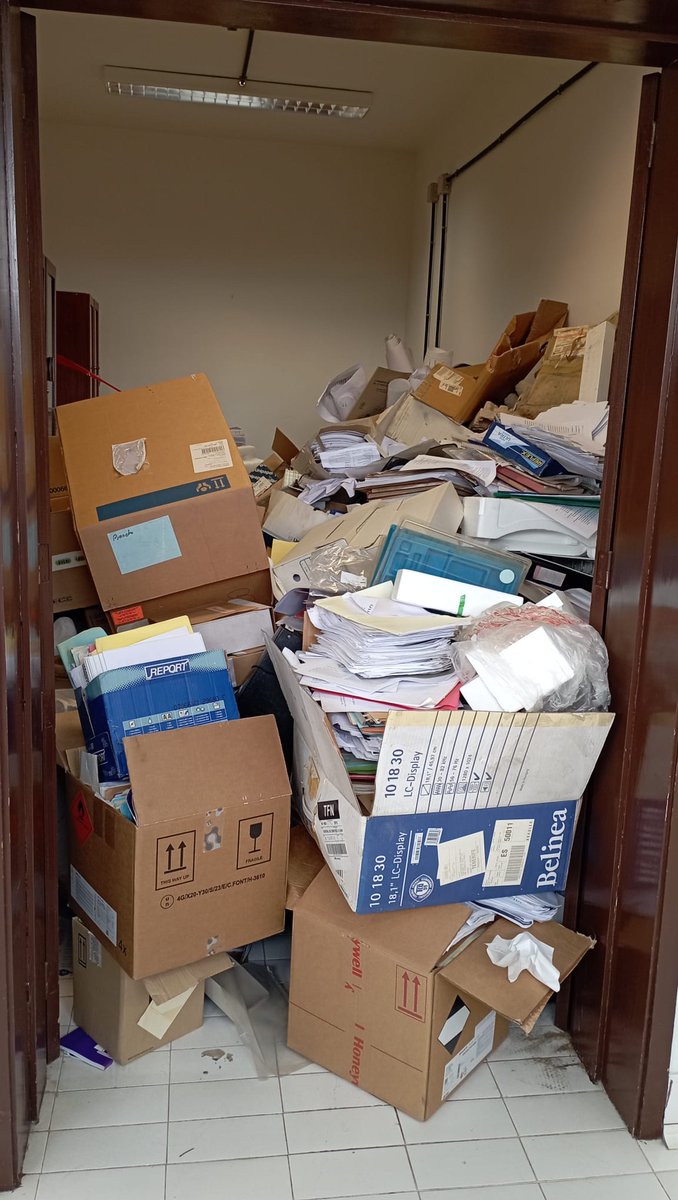 iuboag's tweet photo. Ayer completamos una intensa actuación de limpieza del IUBO. Queremos agradecer a todas las personas que nos ayudaron en esta tarea, con especial mención a nuestro alumnado. Aún queda mucho por renovar, pero juntos haremos del IUBO un lugar más limpio, ordenado y seguro. https://t.co/VCiOuKdQfq