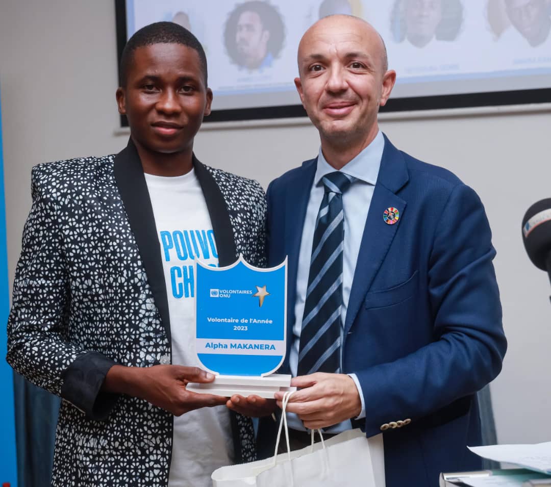 pvnuguinee's tweet photo. Applaudissons les volontaires exceptionnels de 🇬🇳,honorés à la #JIV2023.En distinguant l'excellence par catégorie et en couronnant le Volontaire de l'Année 2023,ns célébrons leur dévouement inspirant.Leur impact positif transforme des vies et façonne un avenir prometteur. https://t.co/hz1L9hE9xN