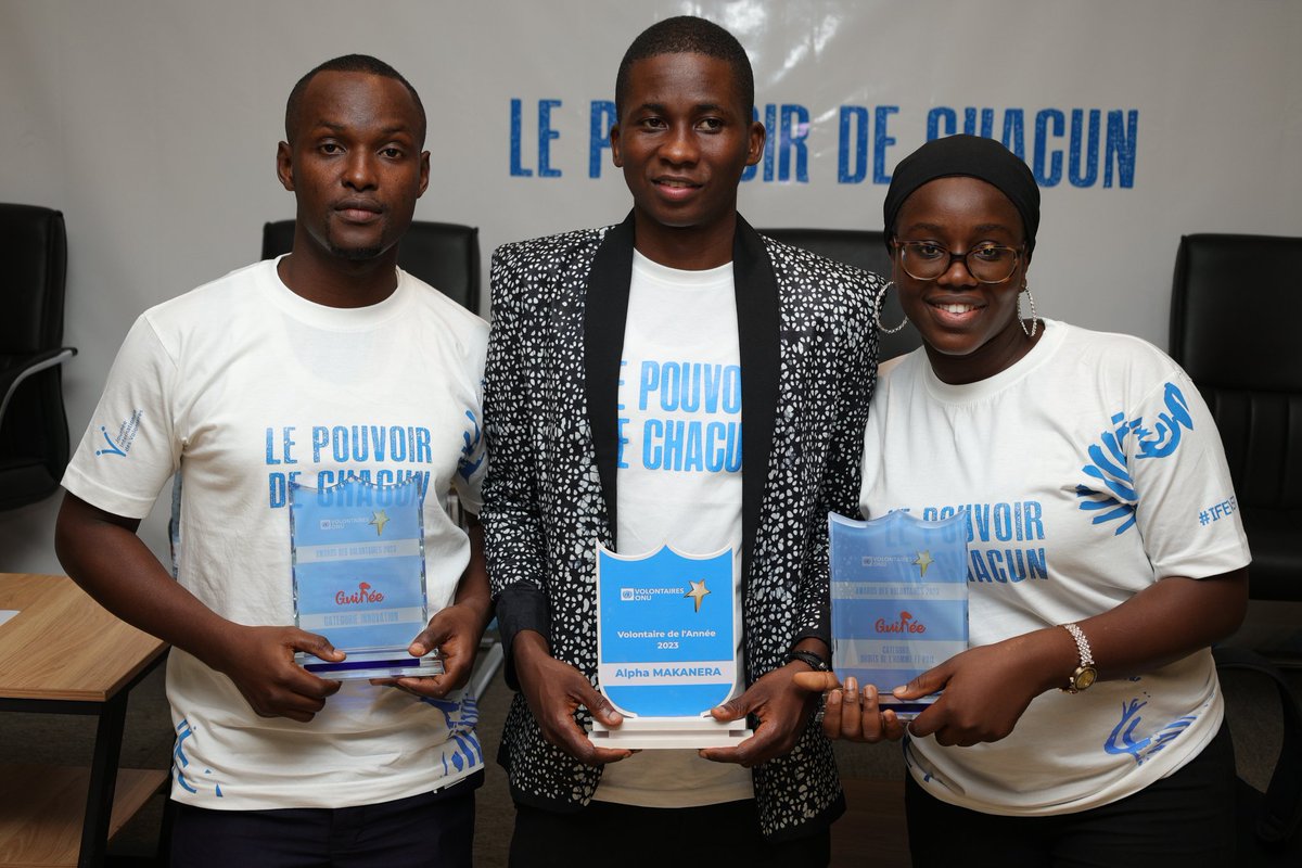 pvnuguinee's tweet photo. Applaudissons les volontaires exceptionnels de 🇬🇳,honorés à la #JIV2023.En distinguant l'excellence par catégorie et en couronnant le Volontaire de l'Année 2023,ns célébrons leur dévouement inspirant.Leur impact positif transforme des vies et façonne un avenir prometteur. https://t.co/hz1L9hE9xN