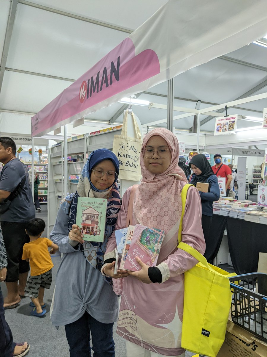 imanshoppe's tweet photo. Hari ke-6 Pesta Buku Selangor #SIBF23

Antara wajah ceria pengunjung yang hadir hari ini!

Terima kasih grab promosi di booth IMAN. https://t.co/axUo2JOUdN