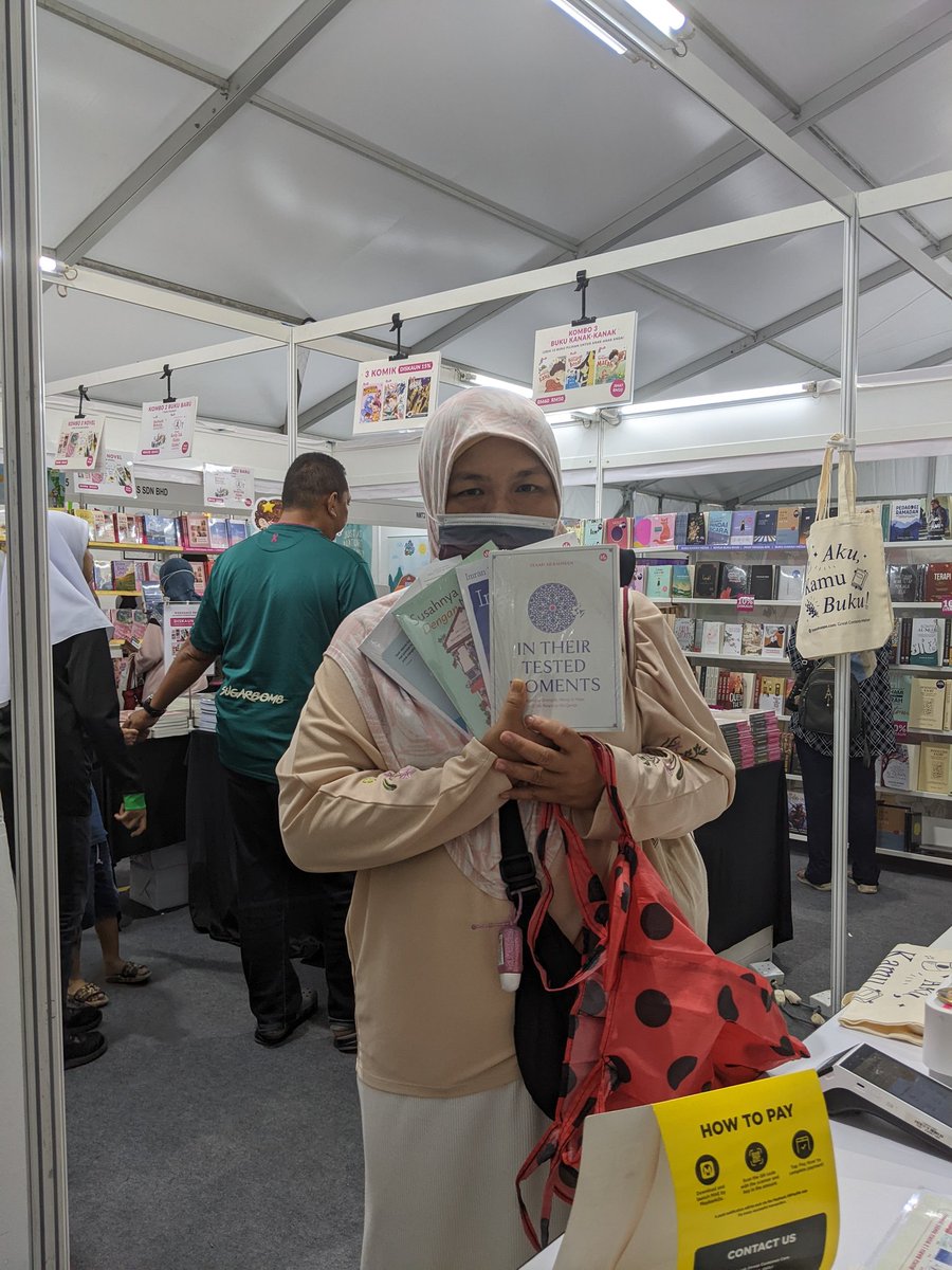imanshoppe's tweet photo. Hari ke-6 Pesta Buku Selangor #SIBF23

Antara wajah ceria pengunjung yang hadir hari ini!

Terima kasih grab promosi di booth IMAN. https://t.co/axUo2JOUdN