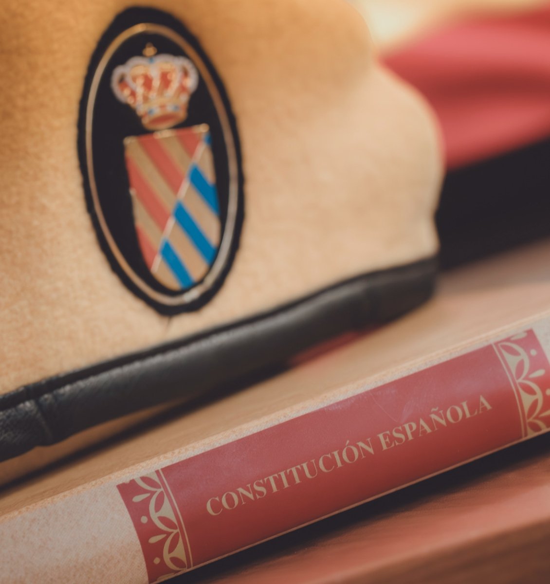 Hace 45 años, los españoles ratificamos la Carta Magna📃, base del ordenamiento jurídico de España.

Feliz #DíaDeLaConstitución🇪🇦