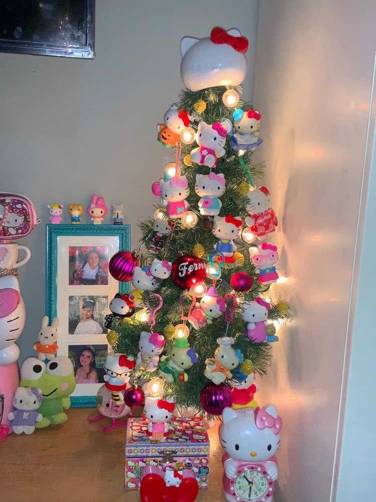 hello kitty christmas tree 💫